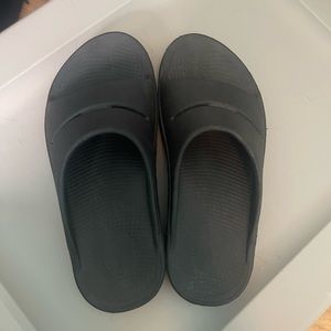 Oofos slides